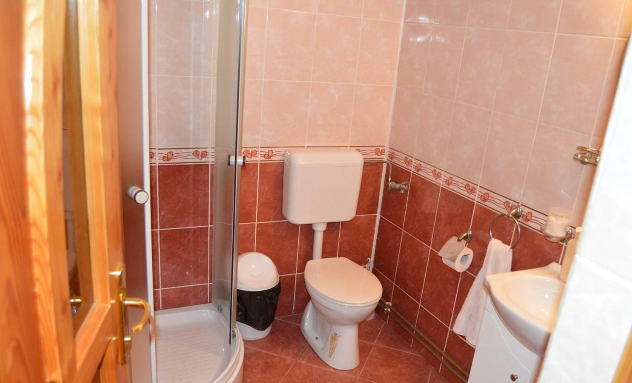 فندق Casa Piatra Craiului Zărneşti المظهر الخارجي الصورة