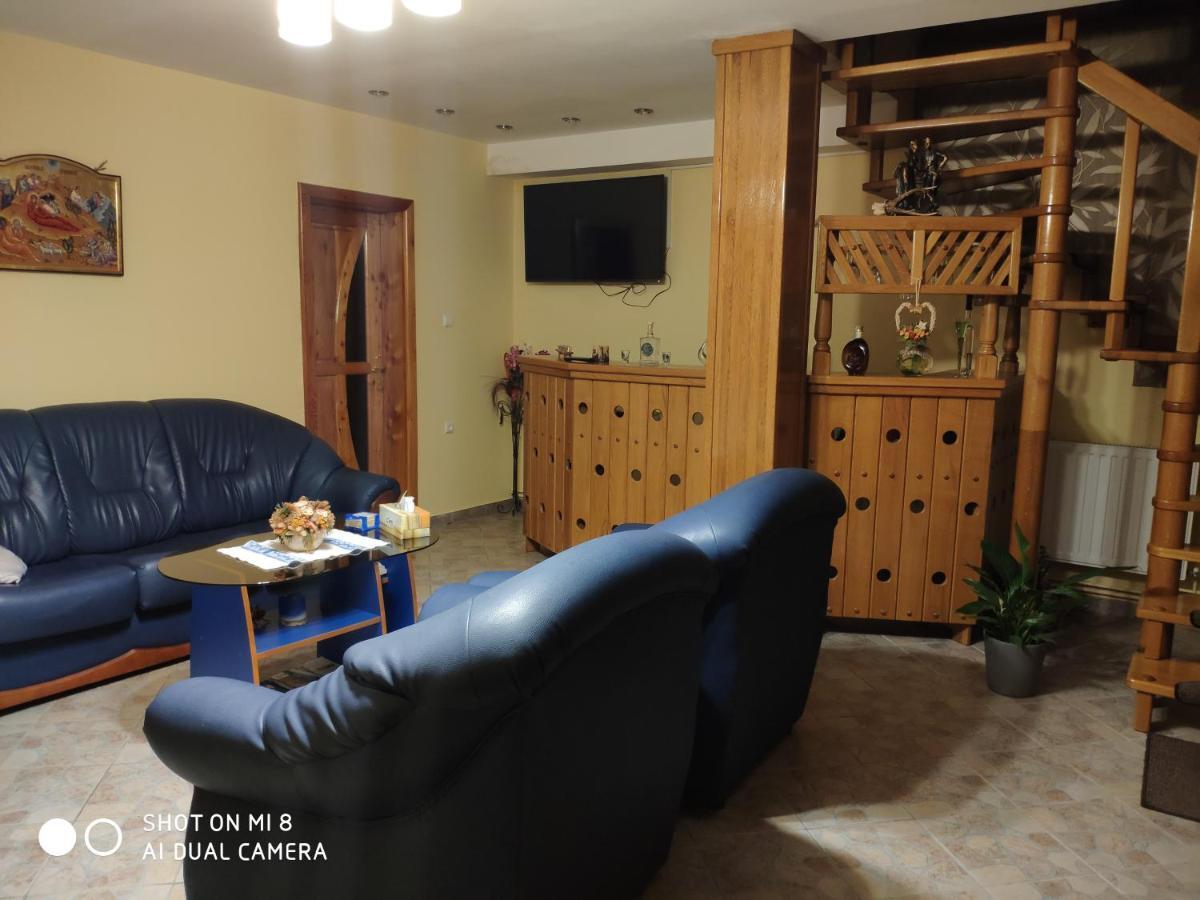 فندق Casa Piatra Craiului Zărneşti المظهر الخارجي الصورة